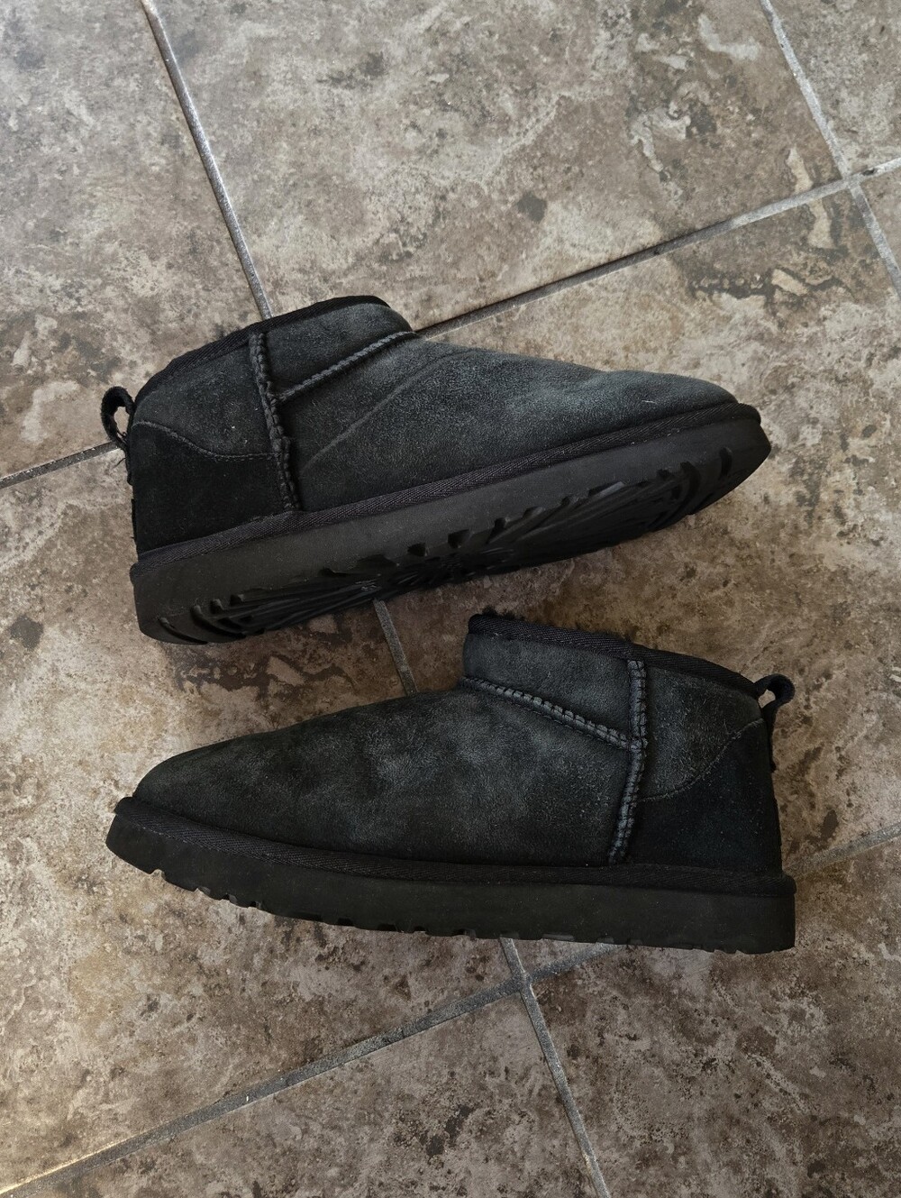 UGG Ultra Mini Boots Booties Black Suede Shearling Size 8 Womens Uggs